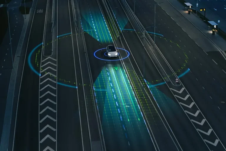 Autonomous vehicle on Dubai road reflecting Dubai driverless mobility